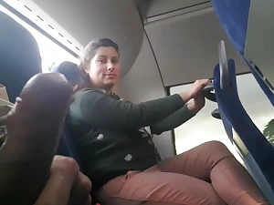 Voyeur seduces Mummy to Gargle&Jerk his Penis in Bus
