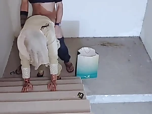 Indian academician Bhabi's special Desi rubdown with giant arse & yam-sized salami on stairs